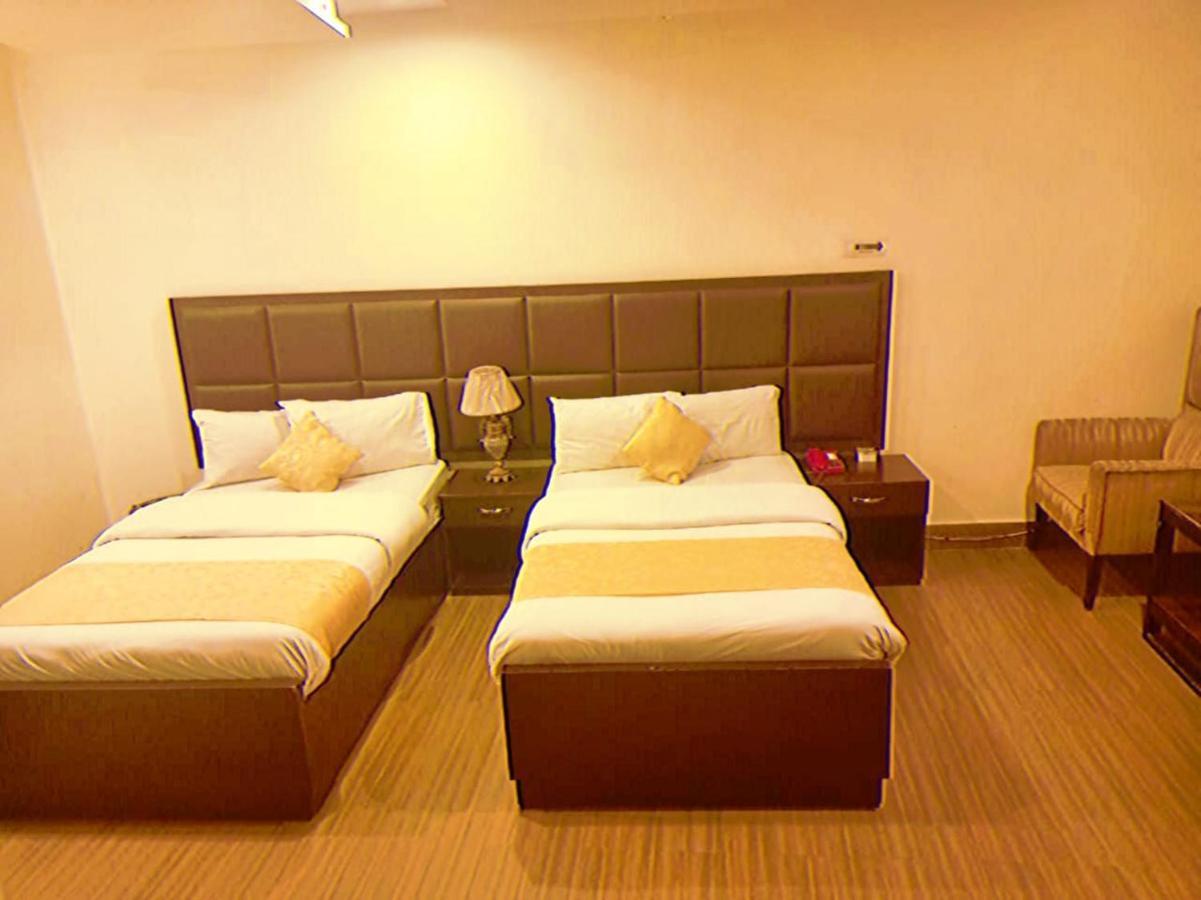 Hotel S.R. Lounge Мултан Екстер'єр фото