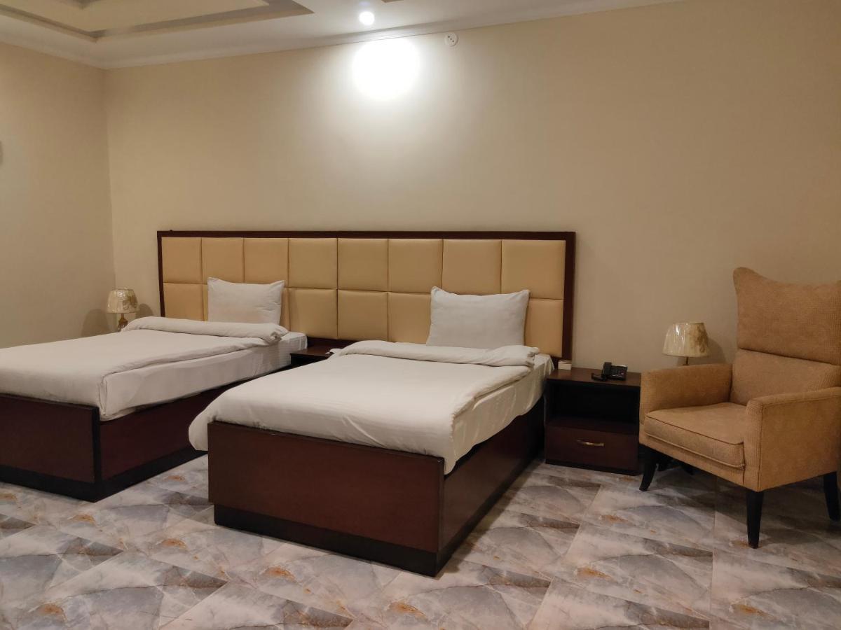 Hotel S.R. Lounge Мултан Екстер'єр фото