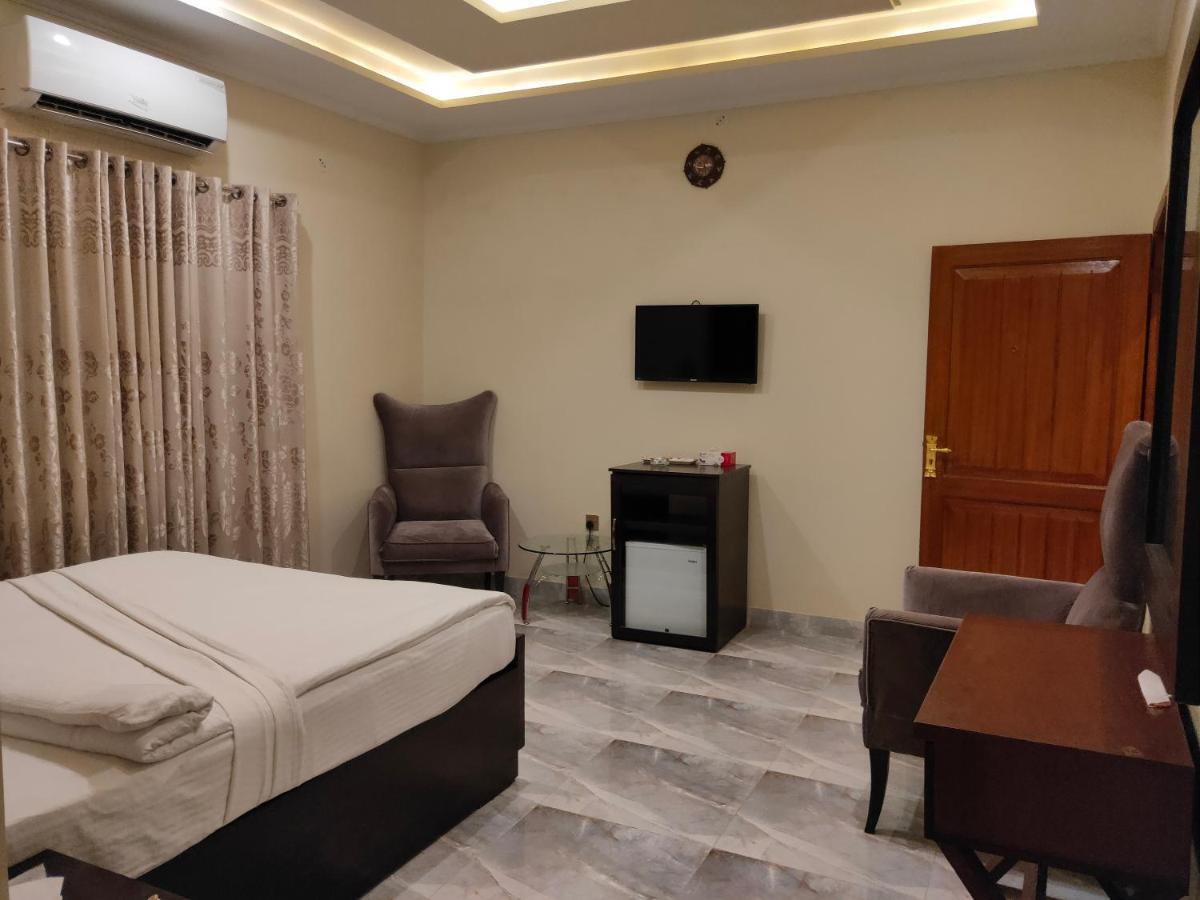 Hotel S.R. Lounge Мултан Екстер'єр фото