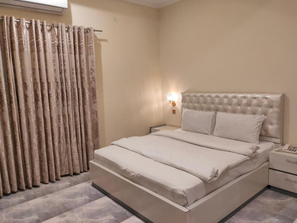 Hotel S.R. Lounge Мултан Екстер'єр фото